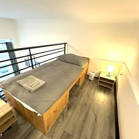 Stunning & Spacious 2bdr Apt In Center