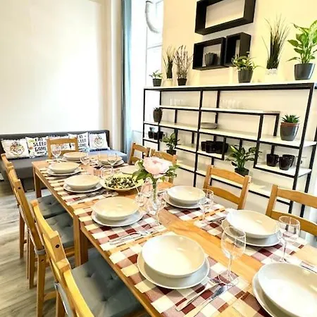 Stunning & Spacious 2bdr Apt In Center