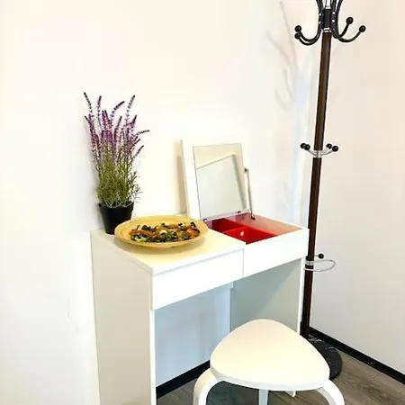 Stunning & Spacious 2bdr Apt In Center Appartement