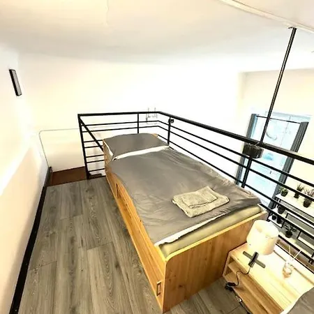 Stunning & Spacious 2bdr Apt In Center Appartement *