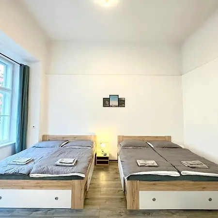 Stunning & Spacious 2bdr Apt In Center *