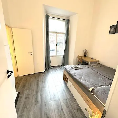 Stunning & Spacious 2bdr Apt In Center *