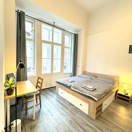 Stunning & Spacious 2bdr Apt In Center شقة *
