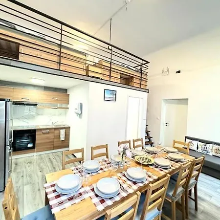 Stunning & Spacious 2bdr Apt In Center