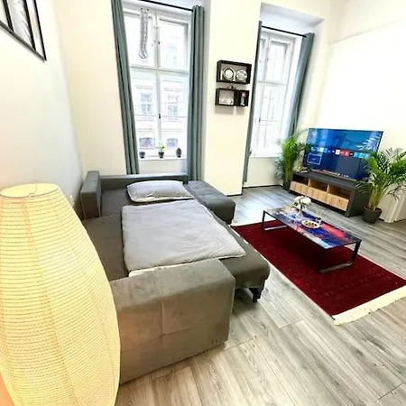 Stunning & Spacious 2bdr Apt In Center شقة